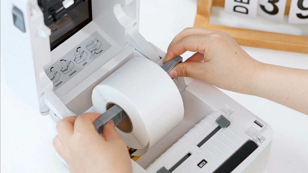 得力DL-888B热敏标签打印机，助你轻松搞定快递单和标签，效率UP！