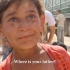 伊拉克小女孩逃出IS占领区后，微笑接受采访
