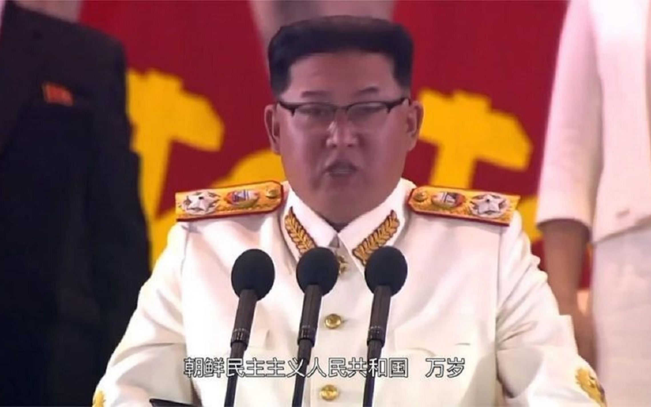 朝鲜2022年阅兵仪式上首次弹簧步改正步，威武霸气，场面相当震撼