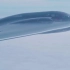 空拍B-2“幽灵”轰炸机飞行，气动外形完美融入