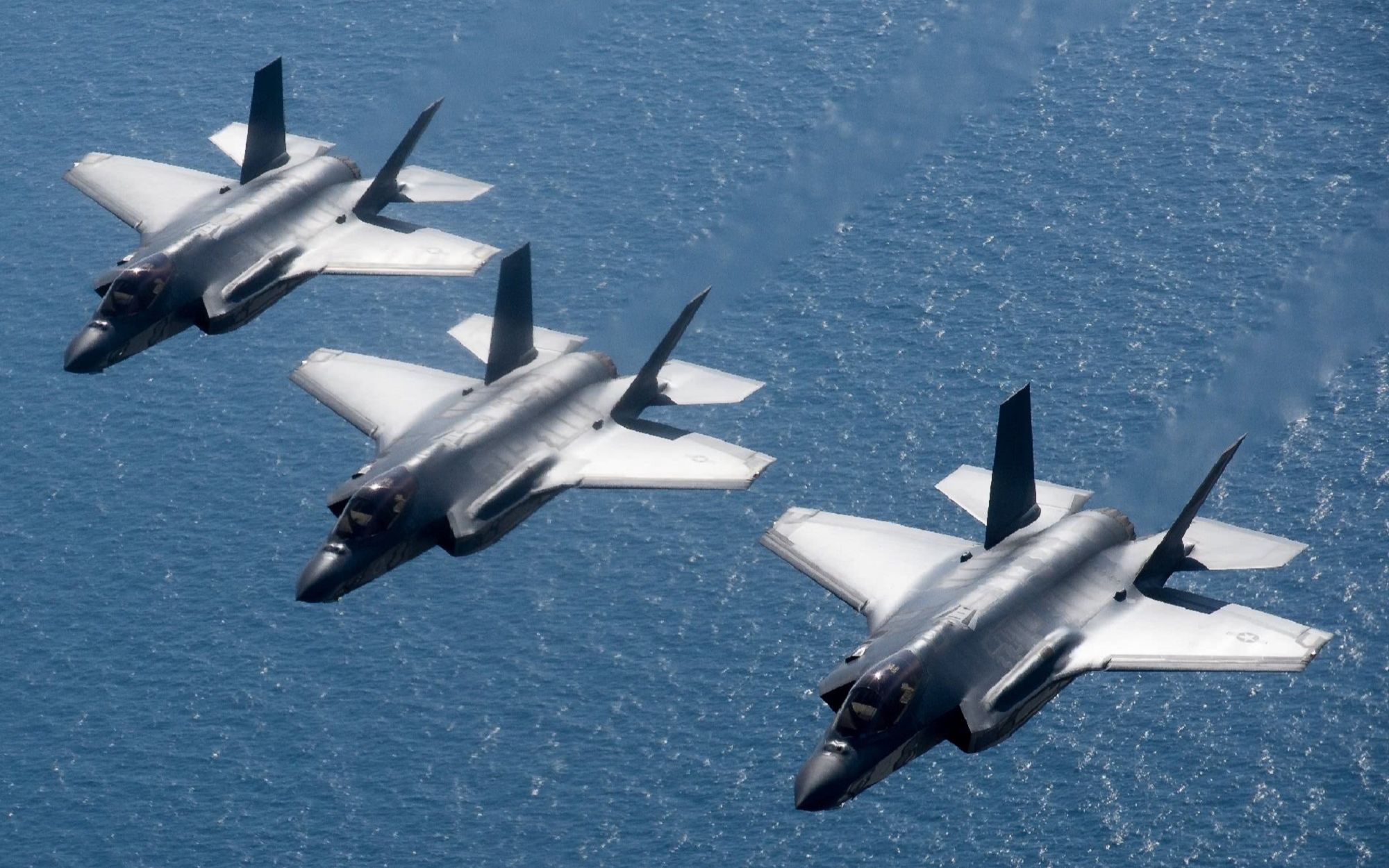 F-35相比于F-22性能为何更强？