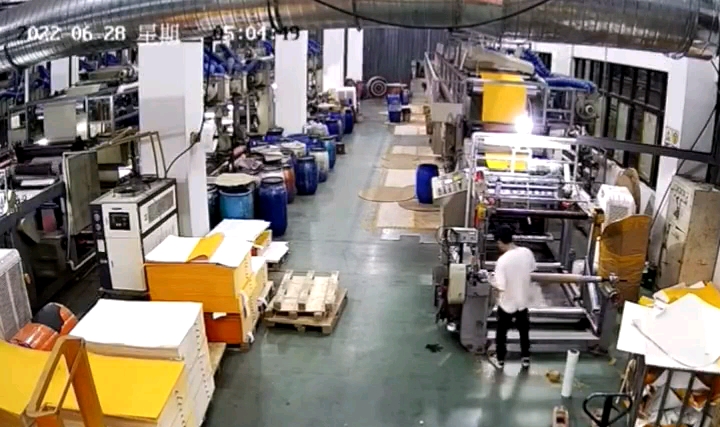 机械伤害事故，员工被卷入旋转设备