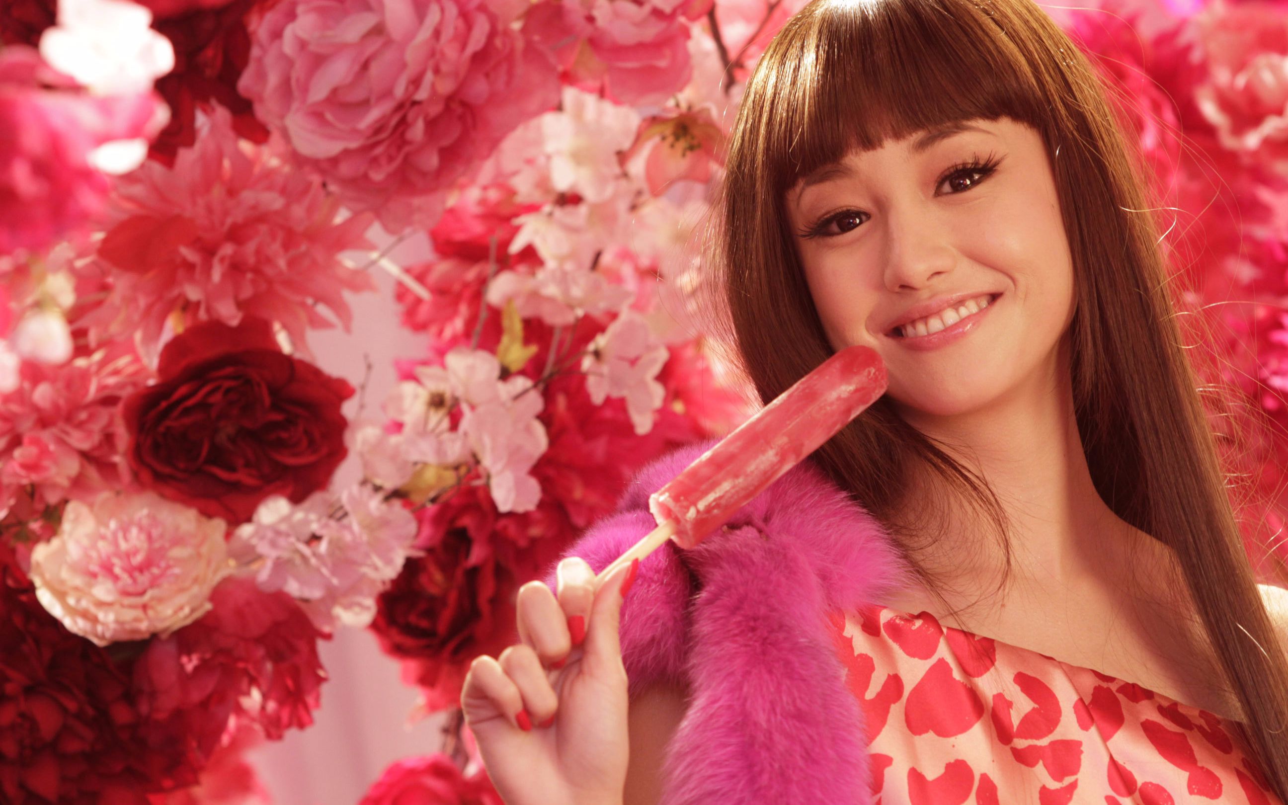 《狼狈》 用或其他应用扫描二维码 点赞 日本电影《狼狈》爆笑解说