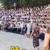 高三女老师穿旗袍拍毕业照引全校欢呼：祝考生旗开得胜