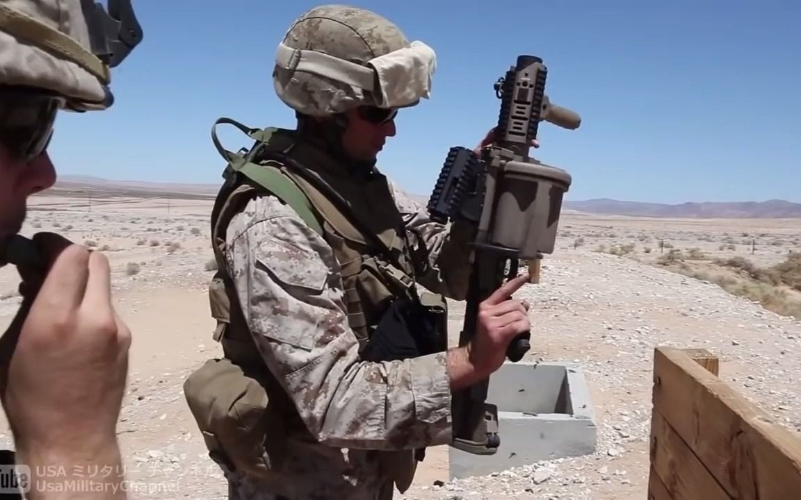 【生肉】美国海军陆战队进行m32_mgl转轮榴弹发射器射击训练