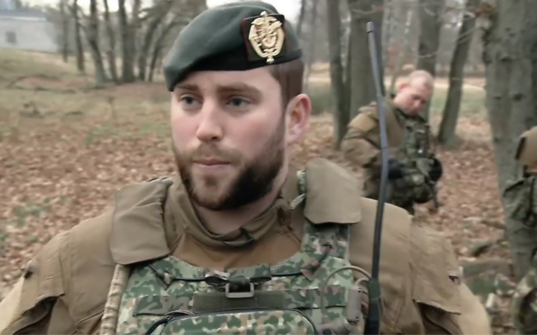 荷兰陆军训练战术装备介绍，贝雷帽是真的好看。