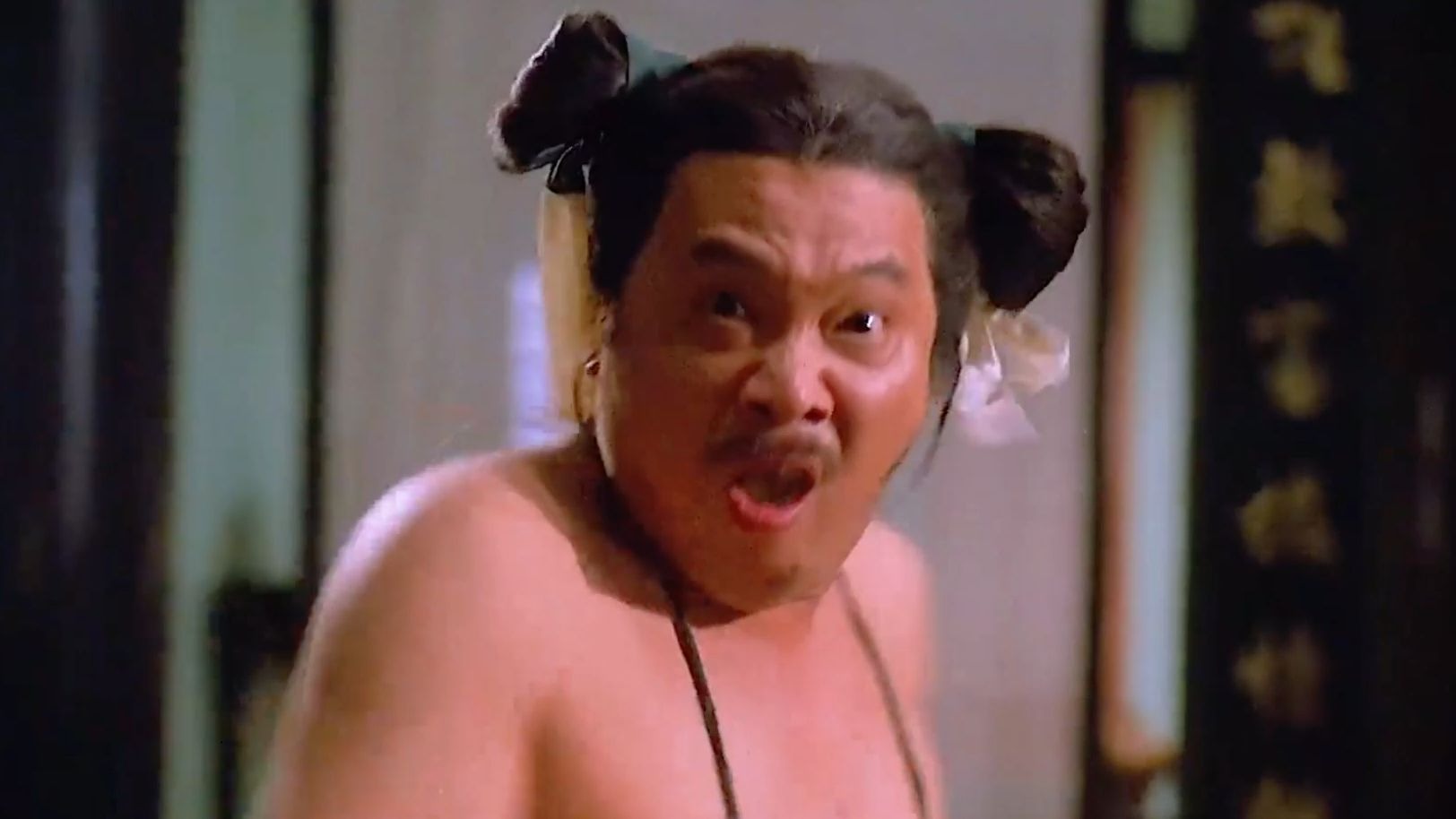 “但凡这些群演演技差一点点的话，这段批评周星驰的戏就不会成为经典了”《济公》