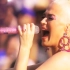 果妈Katy Perry孕后第一个大型表演《Roar》和《Firework》