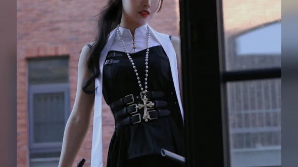 From now on, all those who say I look like that cheap internet pornography will be blackmailed (I'm spoiling you too much, aren't I?).