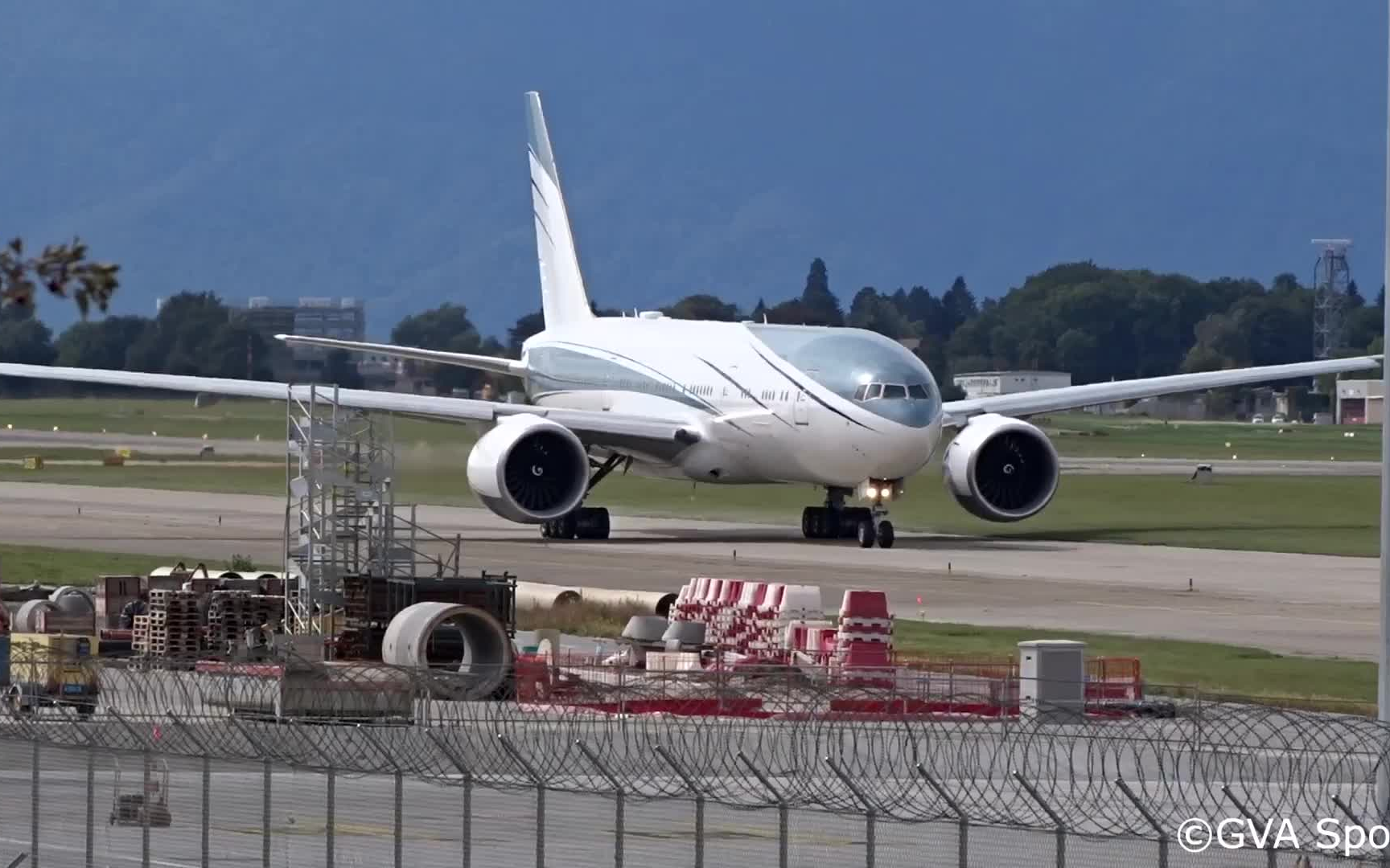 【高清】航空链接波音777-200(lr)日内瓦起飞