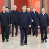 习近平带领中共中央政治局常委赴陕西延安瞻仰延安革命纪念地