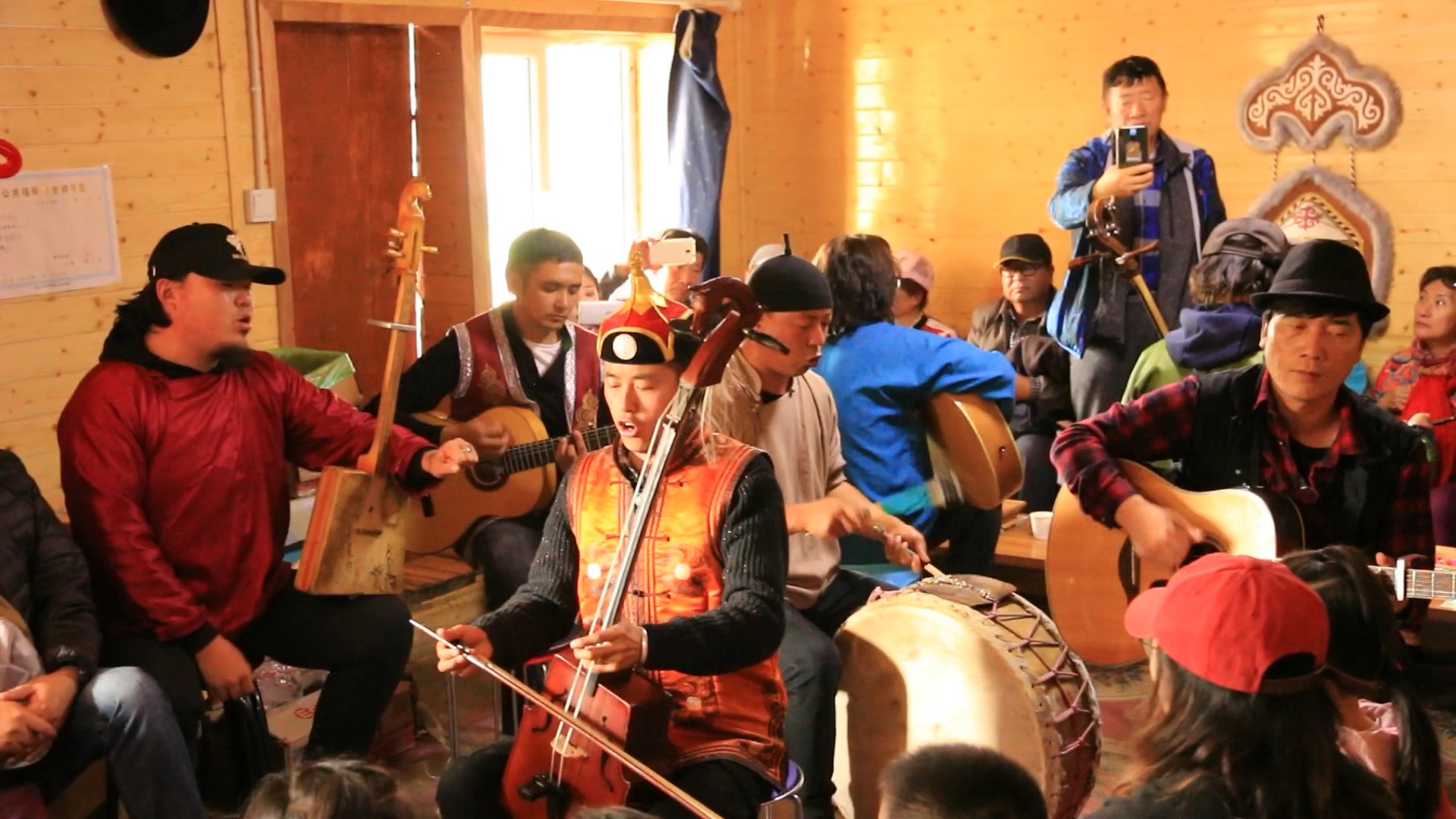 新疆阿勒泰地区喀纳斯 图瓦人家呼麦表演（请把手机外放开到最大或者戴上耳机）