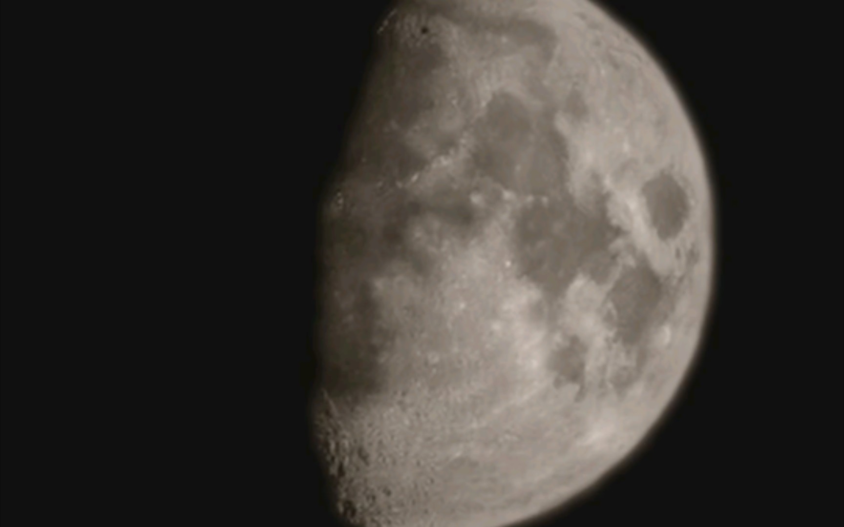 小米12s ultra超级月亮拍出的月亮，牛哇！