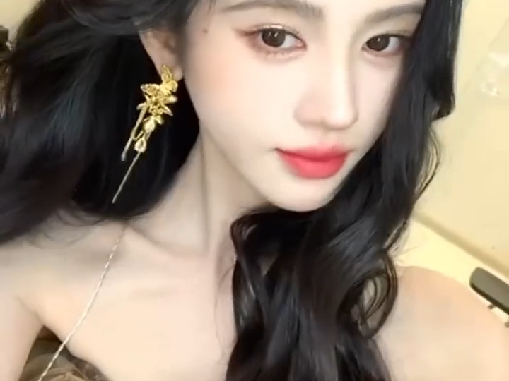 还是最喜欢鞠婧祎！