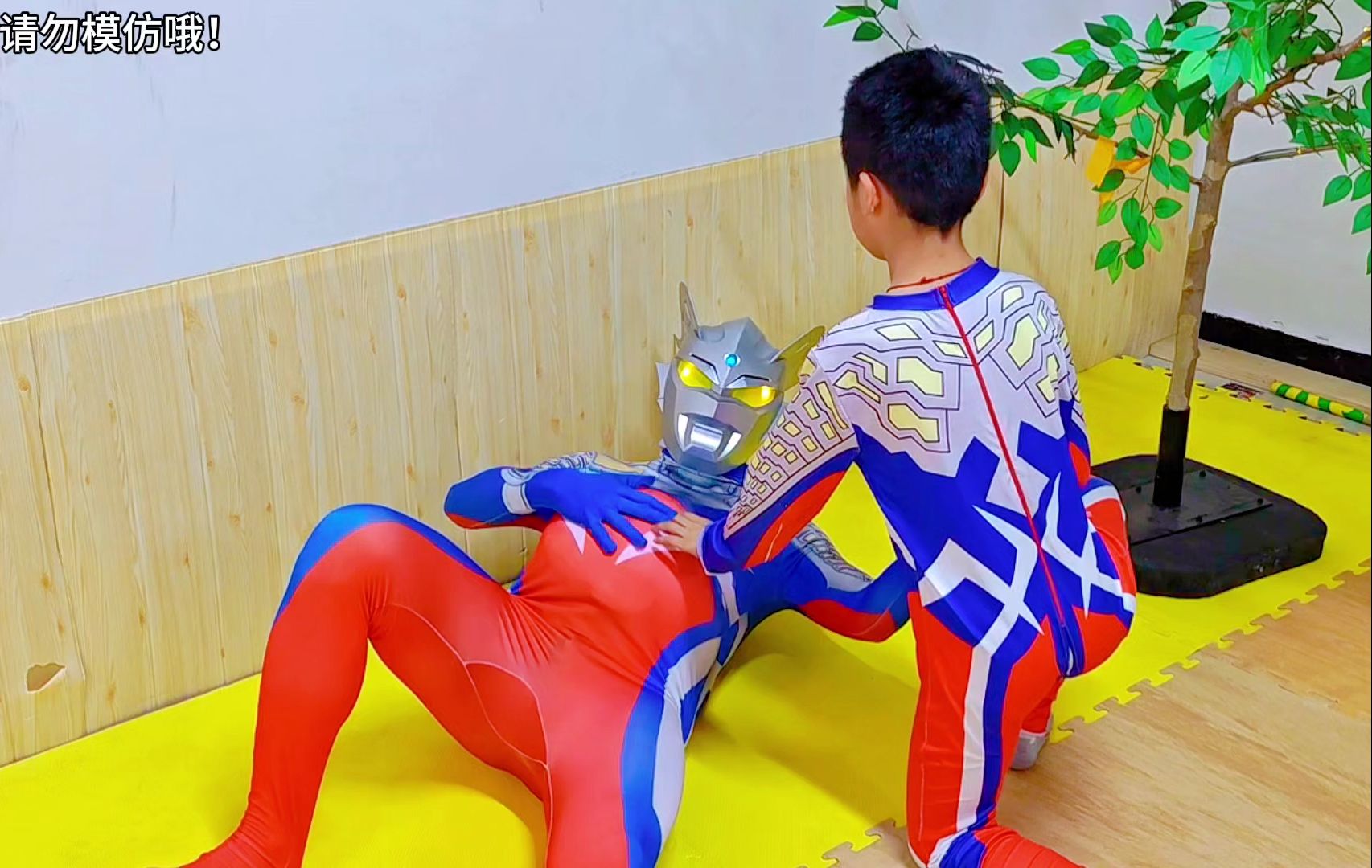 112赛罗奥特曼的肚子变的好大啊