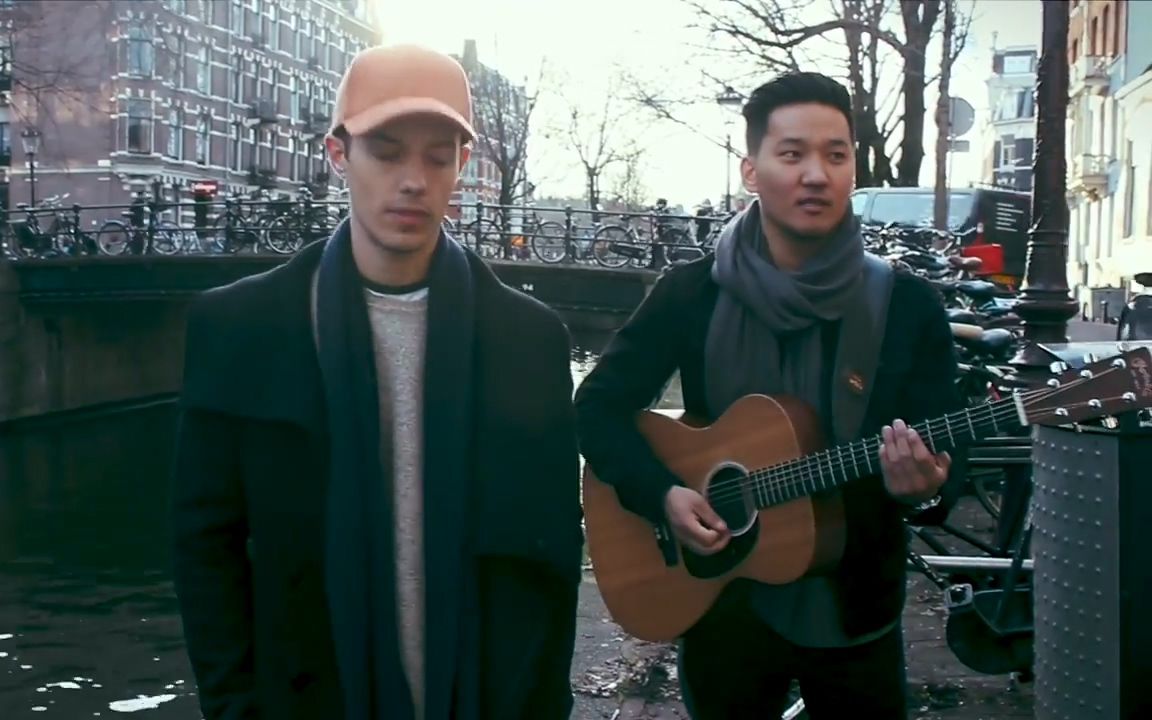 帅哥leroy sanchez吉他弹唱bruno mars《versace on the floor》