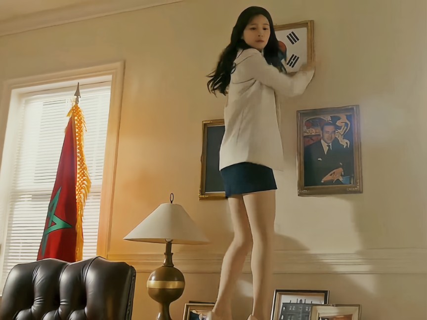 裴秀智职业装配上大长腿 超赞