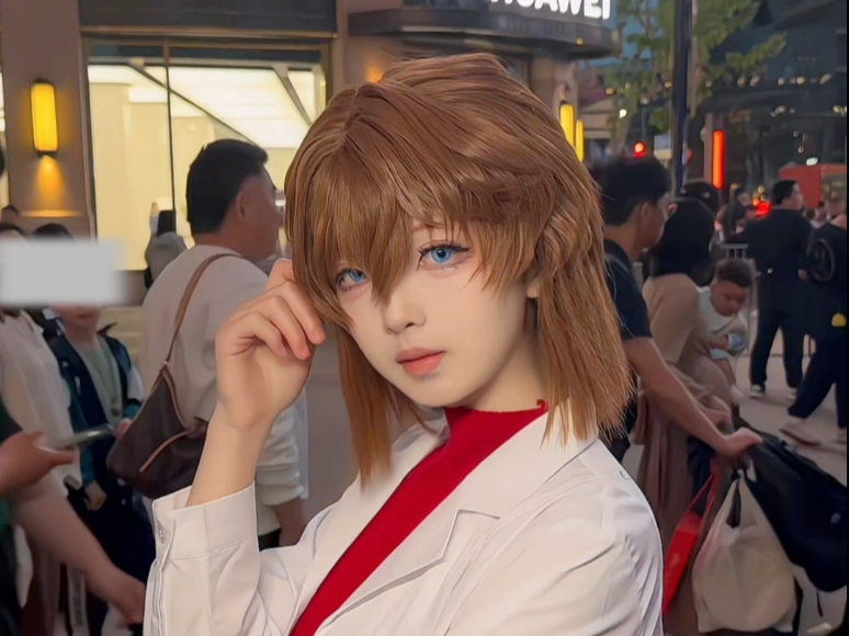 You met Ai on Nanjing East Road?