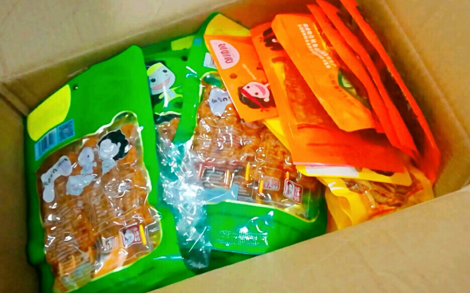 【邬辣妈辣条】  一个开箱