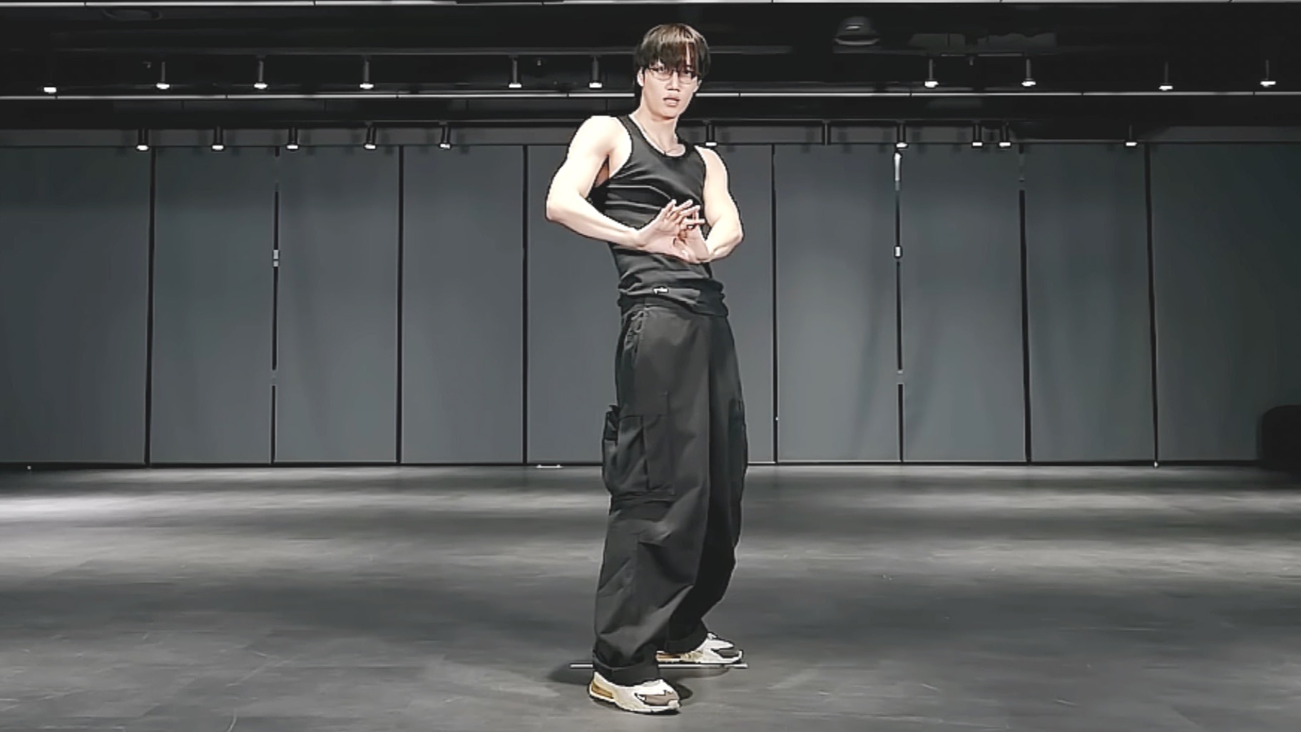 【4K镜面】金钟仁(KAI) - Wait On Me 练习室 分段循环 画放大 替音轨 调色♡扒舞专用