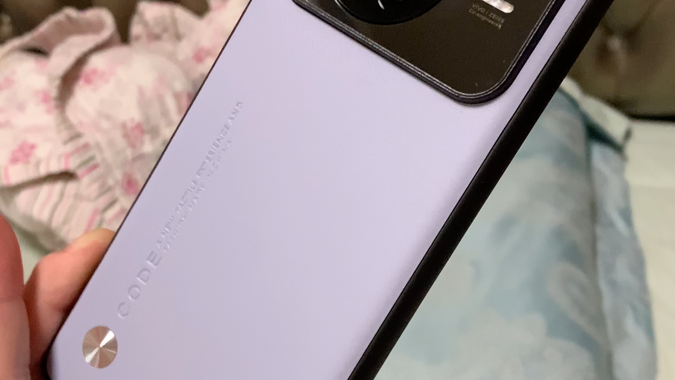 小米11Ultra的手机壳套在Vivo X80上几乎完美！NTR行为…