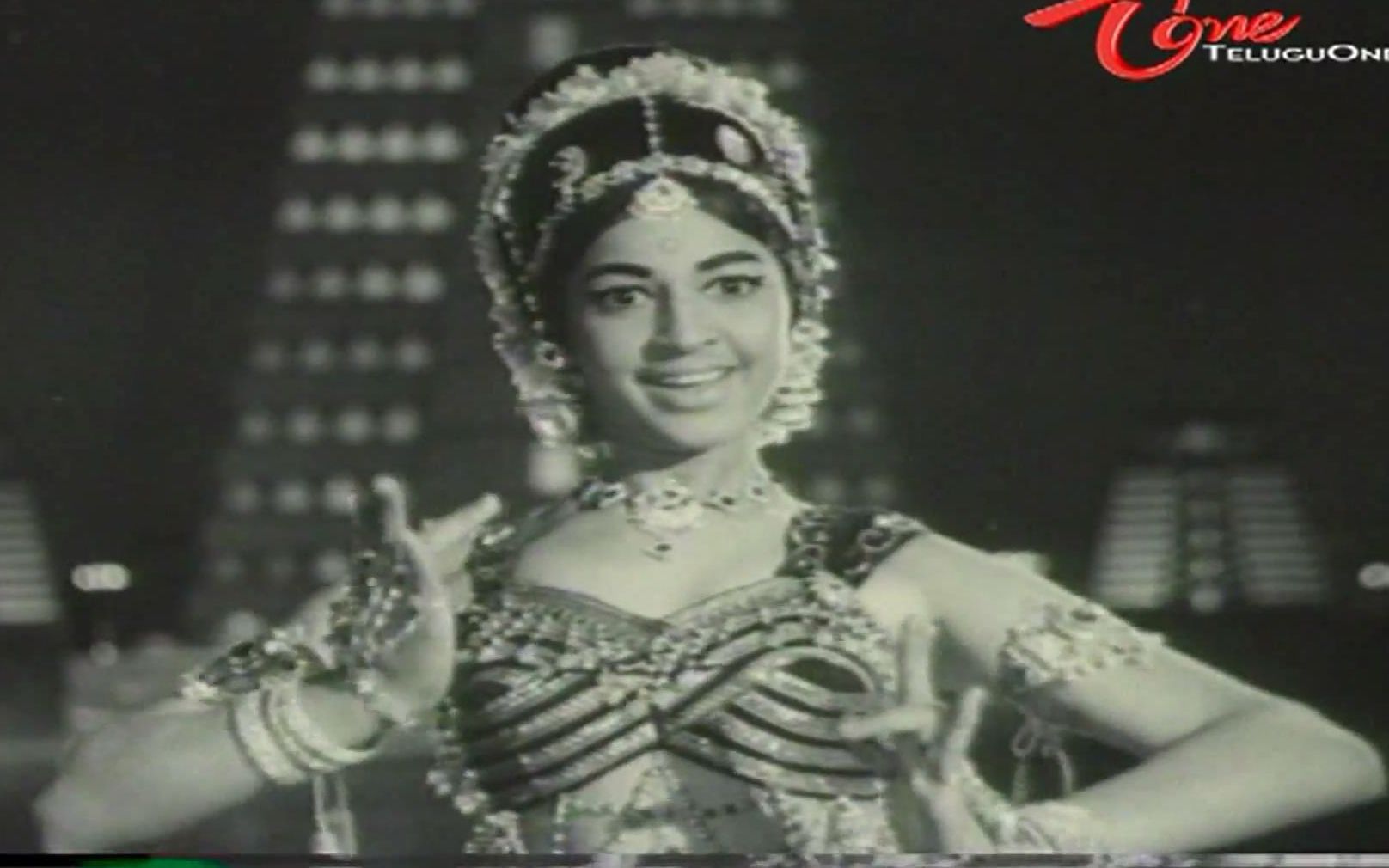 【奎师那的女人】印度古典舞神jyothi lakshmi的舞蹈表演vichitra