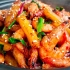 干锅土豆虾家常做法，鲜香入味，好吃又下饭，一锅上桌都不够吃