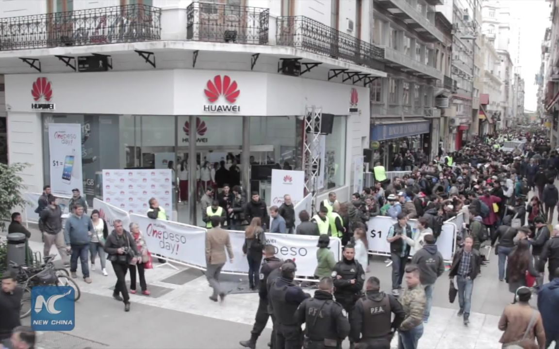 华为Y6手机在阿根廷热销(排那么长的队啊)下载