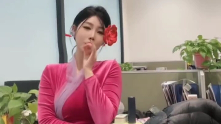 A flower in the village. Please call me Little Red.