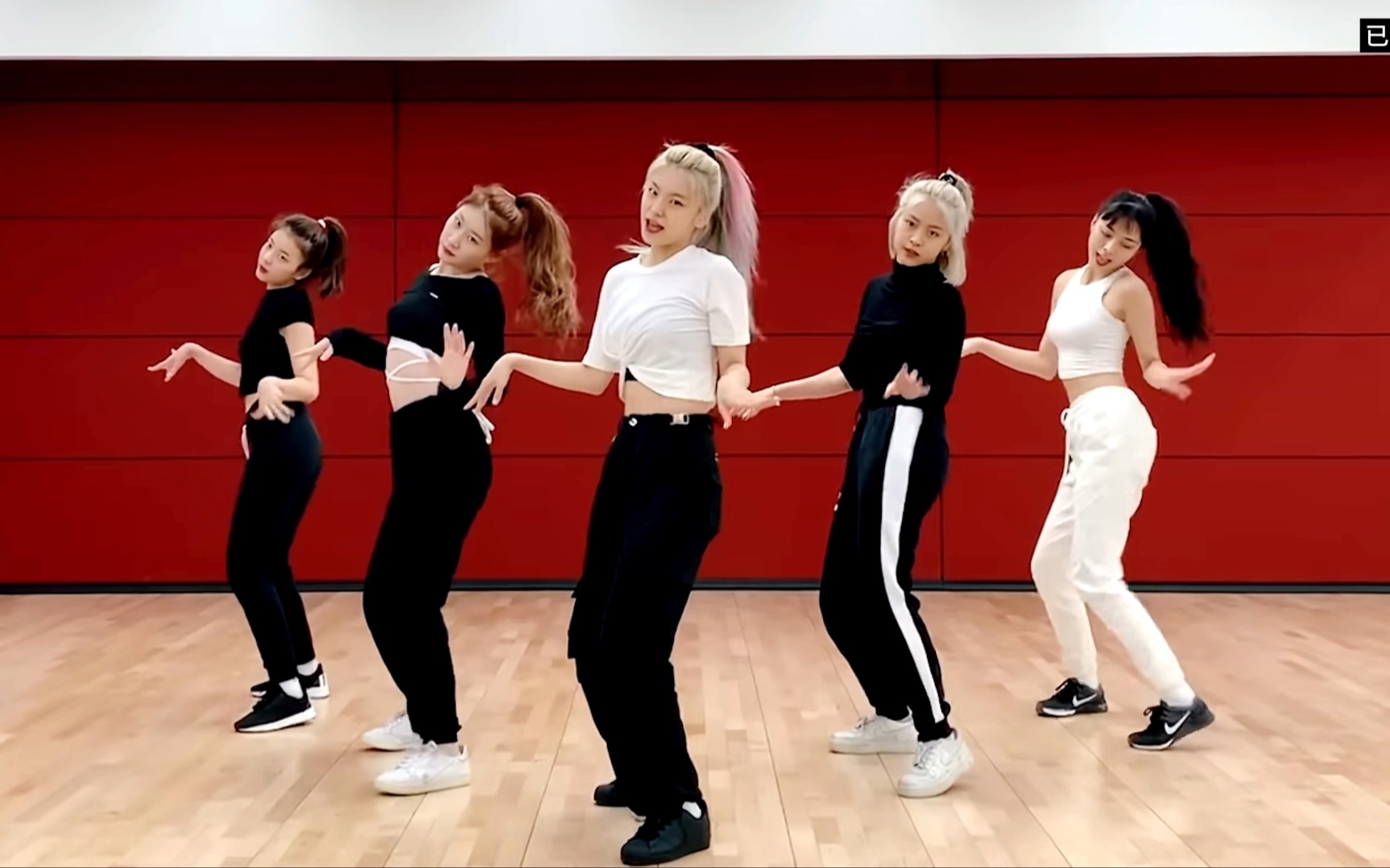 【4K镜面】ITZY - Not Shy 练习室 分段循环 直拍 画放大 替音轨 低音加重♡扒舞专用