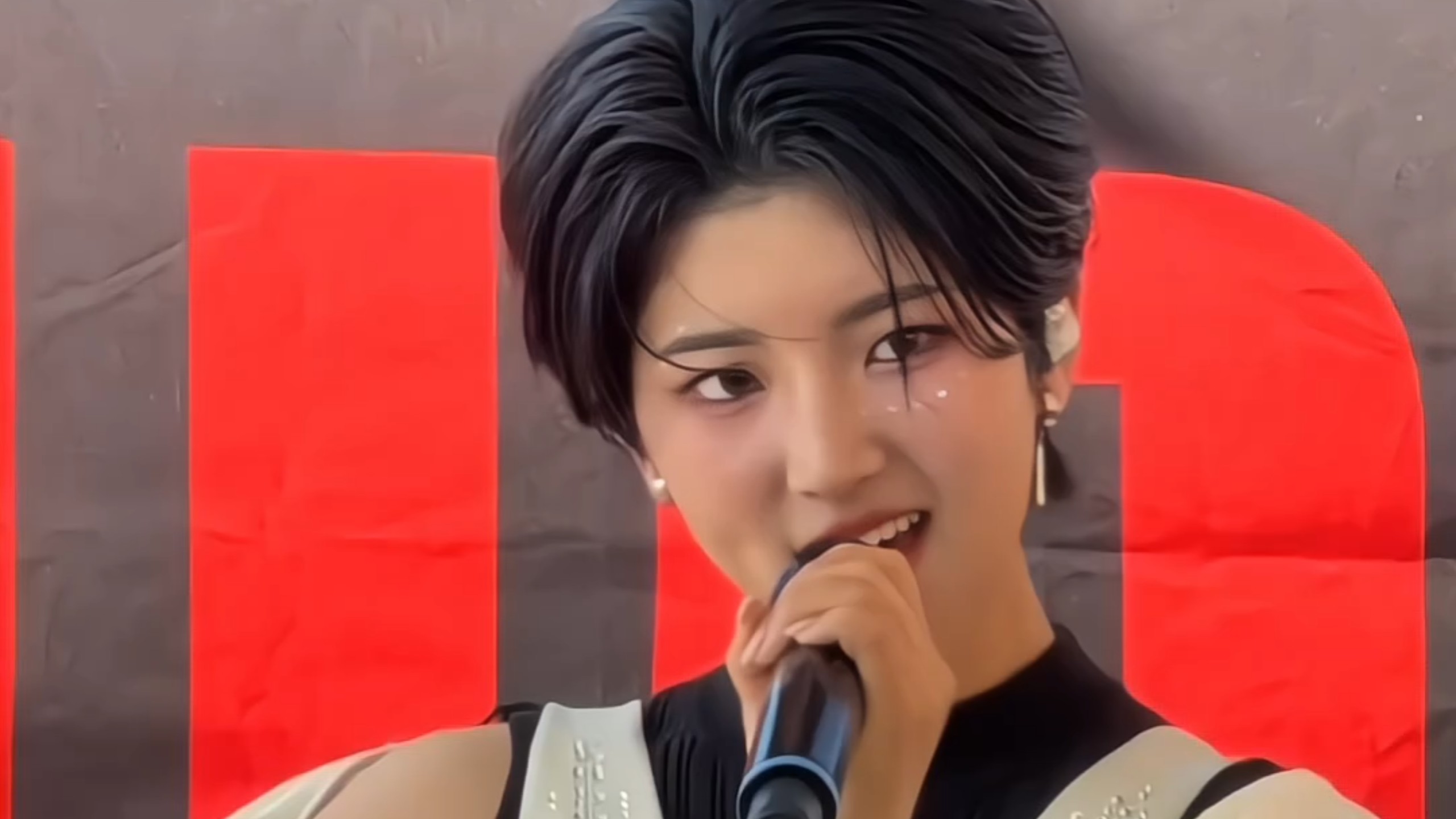 The group is set to disband in March. The company is dissolving several less popular groups at once. They'll then pool the popular idols from these groups to form a new girl group, which will receive focused support. I wonder if Kojima Hana will be in the new group.