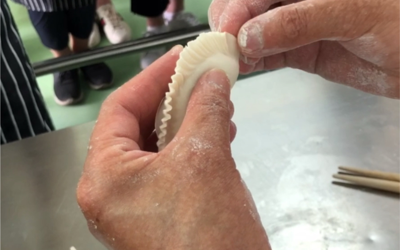 中式点心初级课程2-3 温水面团-状元饺 （擀面皮、包饺子捏花纹、成形）