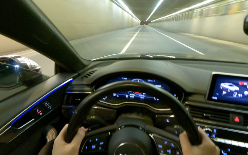 每次经过隧道都会不由自主开启车窗，奥迪S5第一视角加速声浪