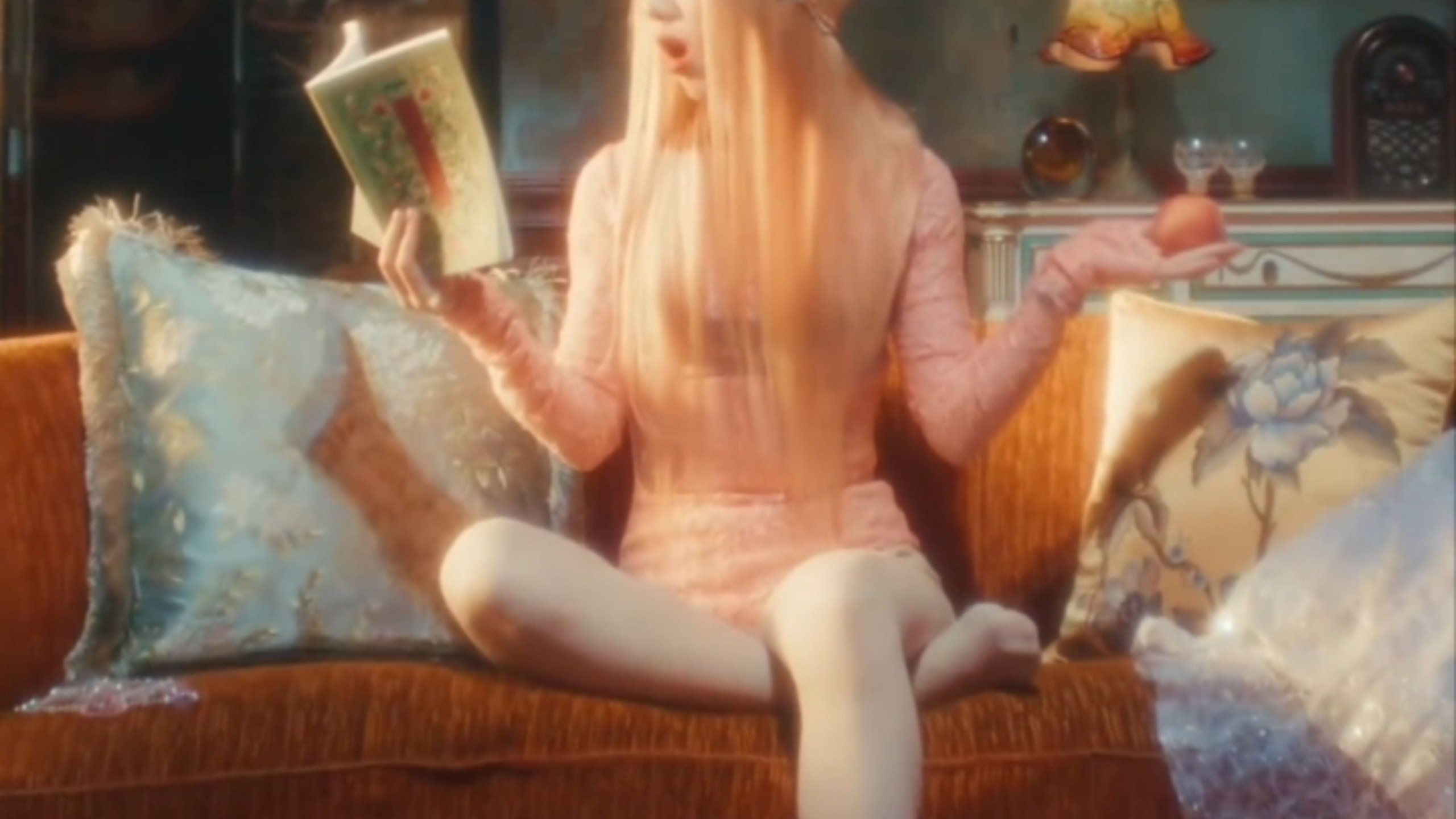 单依纯白丝 光着脚