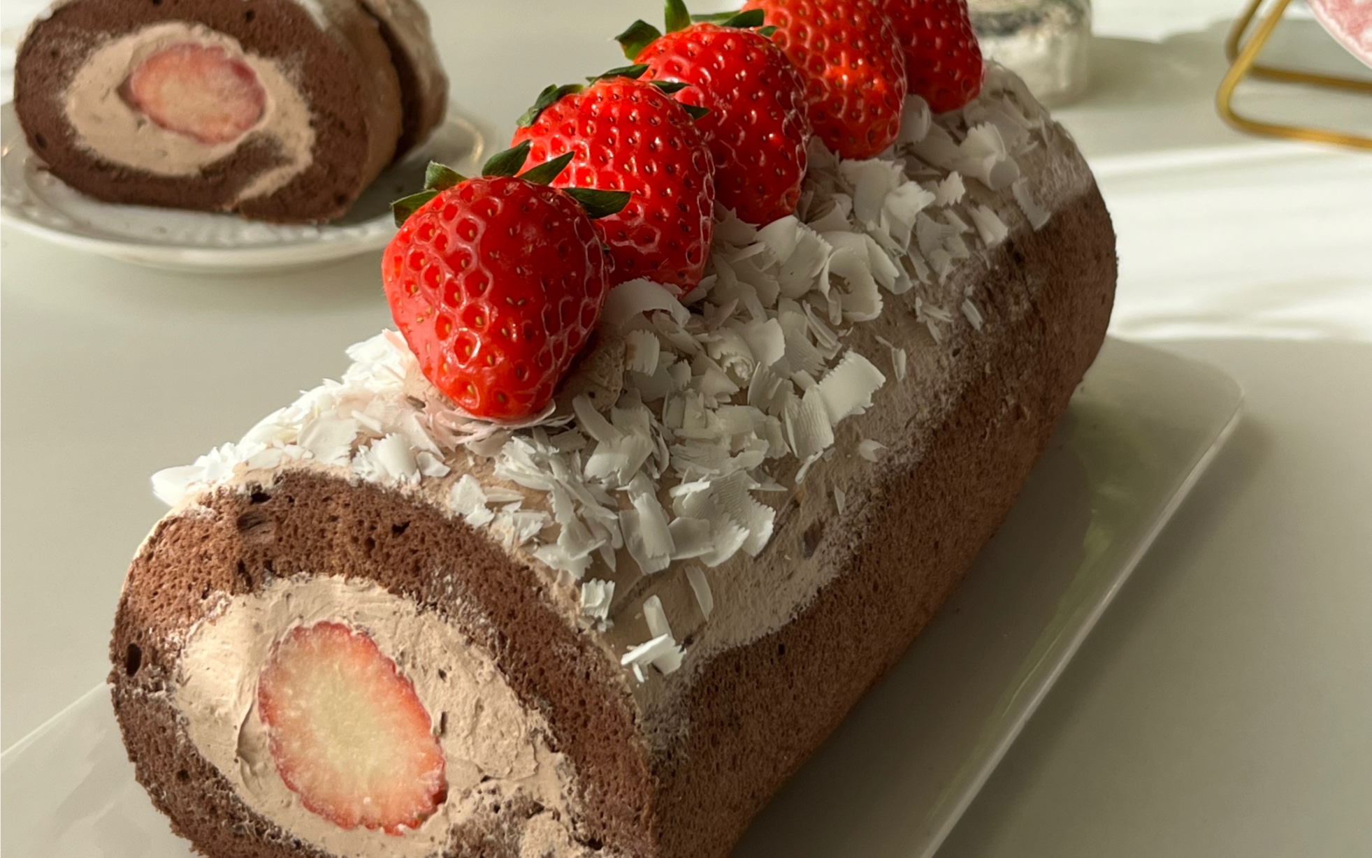 草莓巧克力蛋糕卷，草莓季怎么能不安排这么好吃的蛋糕卷呢