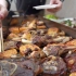 新疆特色美食土坑焖肉，5公斤羊羔肉红薯土豆馕坑烤3小时，太好吃