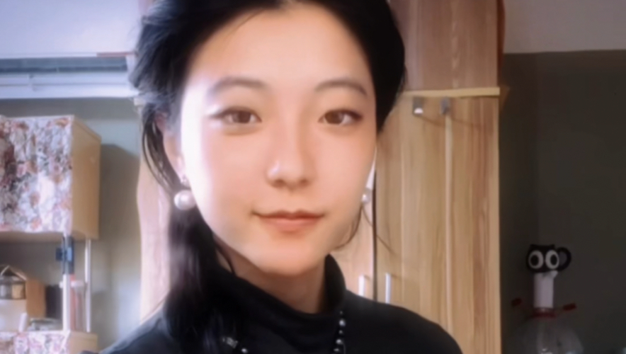 误入中世纪舞会 裙角飞扬 鞋跟落地清脆