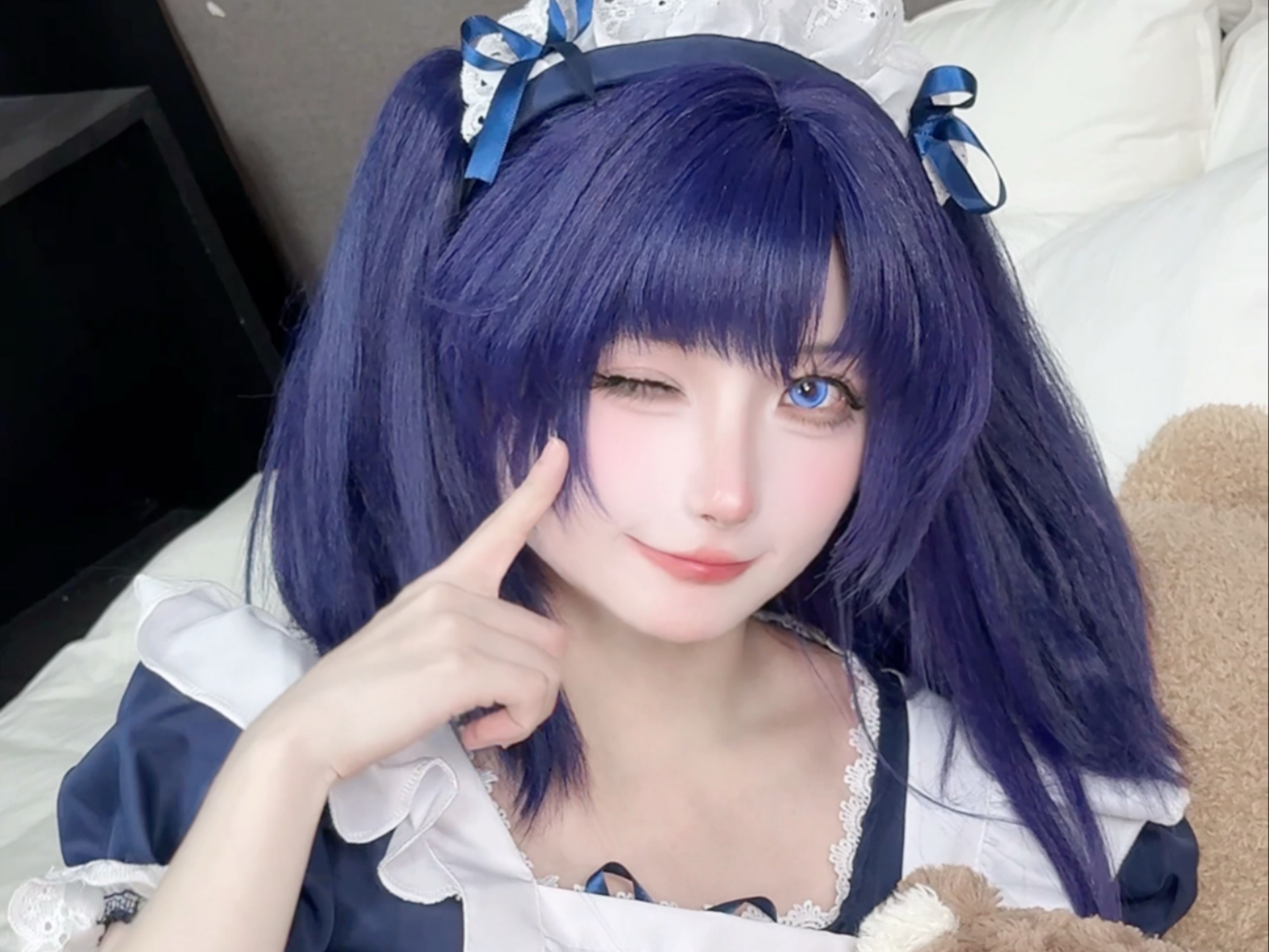 If only I had this housekeeper to wake me up every day...