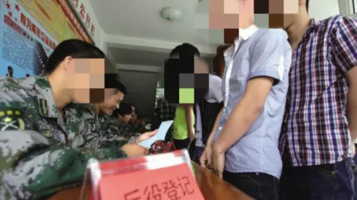陕西一95后拒服兵役被罚7.2万，纳入失信记录，两年内不得出国，办信用卡从严审批