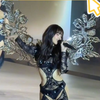 lisa在维密大秀的开场让人有种置身于疯马秀现场的既视感