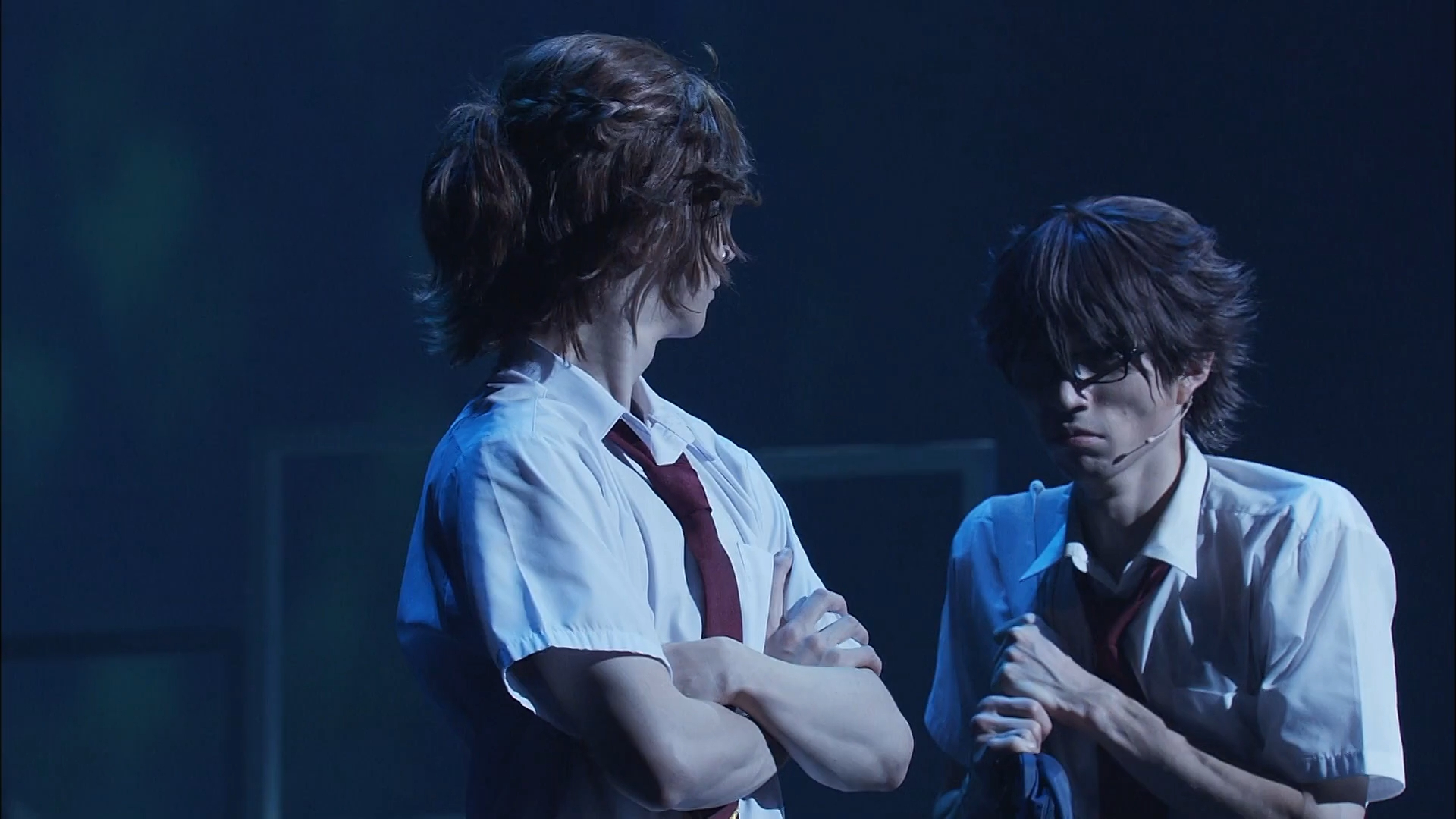 “不管怎么说 像你这样的普通孩子不需要 神明”