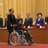 泪目！张桂梅当选全国脱贫攻坚楷模，坐轮椅接受表彰