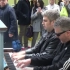 这才叫即兴！英国车站路人加入爵士演奏 钢琴四手连弹 堪称完美表演