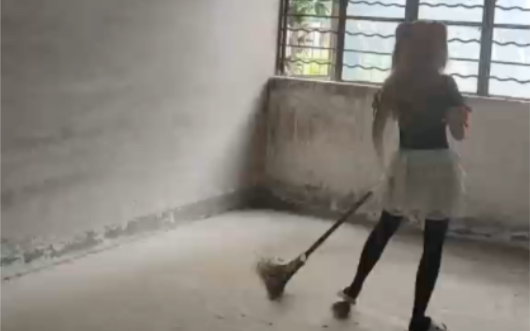 I really love cosplay, it's great to feel like you're on a hot and stuffy set and have to sweep the floor!