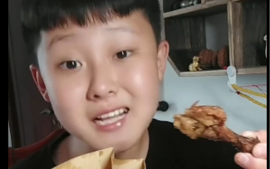 河北香河小孩年纪轻轻不学好，学老北京挖地道！