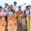 挑战20亩麦田！我和儿子带留守儿童一起捡麦子