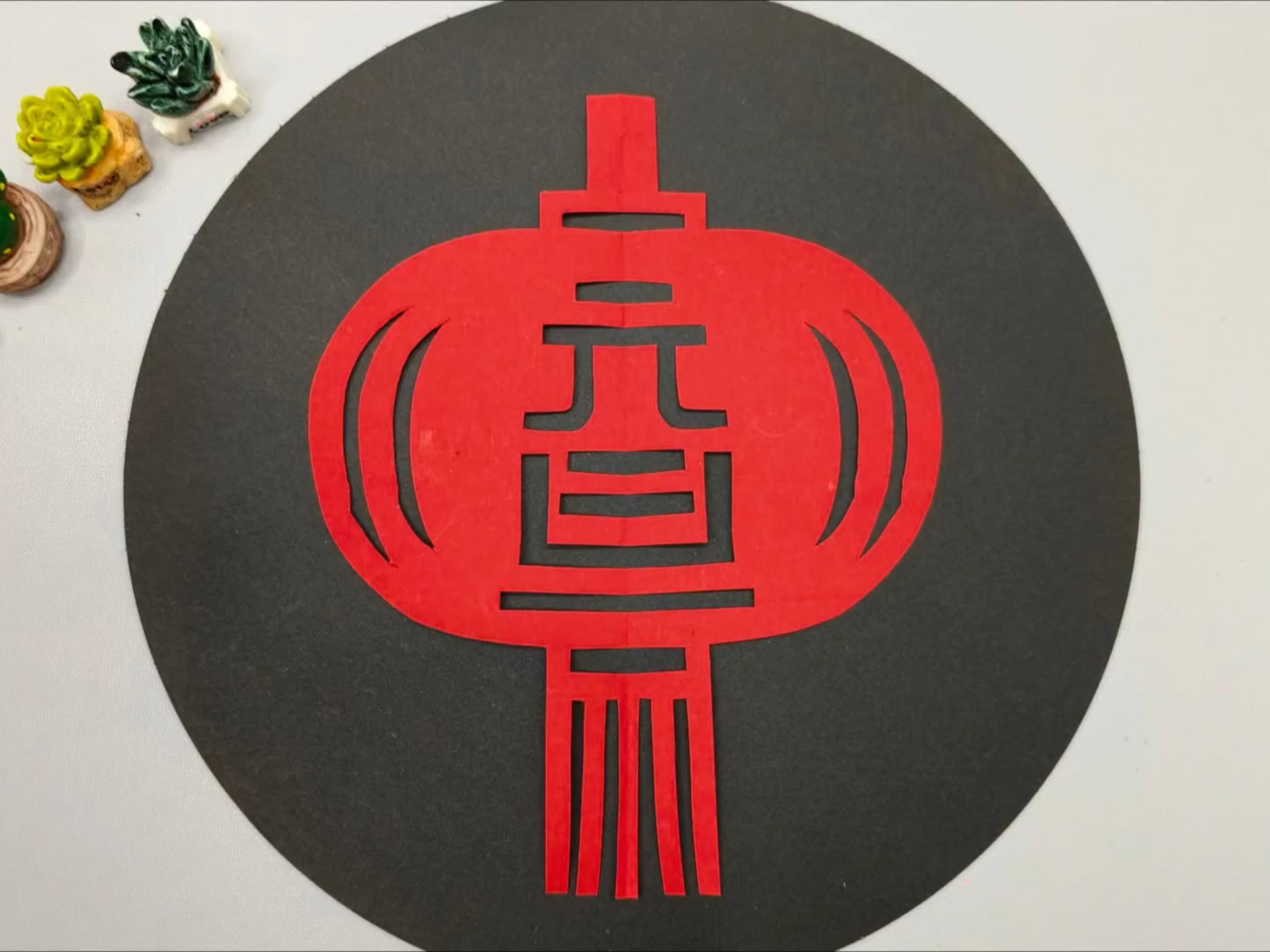 元旦快到了，一起来学简单好看的元旦灯笼剪纸窗花吧