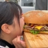 买了三斤牛肉，日本媳妇做了个比头还大的汉堡！解解馋