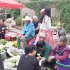 云南曲靖农村集市，农民卖各种绿色蔬菜和土特产，很有生活气息