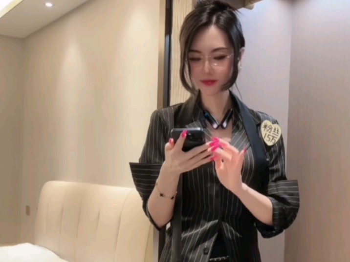 Sassy Anchorwoman #BlackSilkAnchorwoman